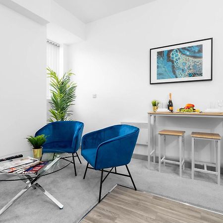 Modern Apartment In Brierley Hill - Secure Parking - Wifi & Netflix - Excellent Value - 11O מראה חיצוני תמונה