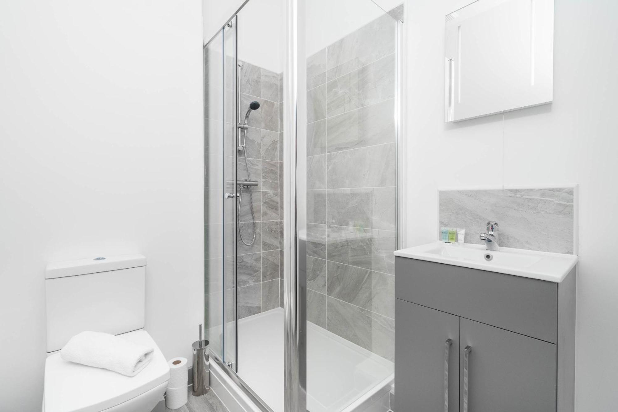 Modern Apartment In Brierley Hill - Secure Parking - Wifi & Netflix - Excellent Value - 11O מראה חיצוני תמונה