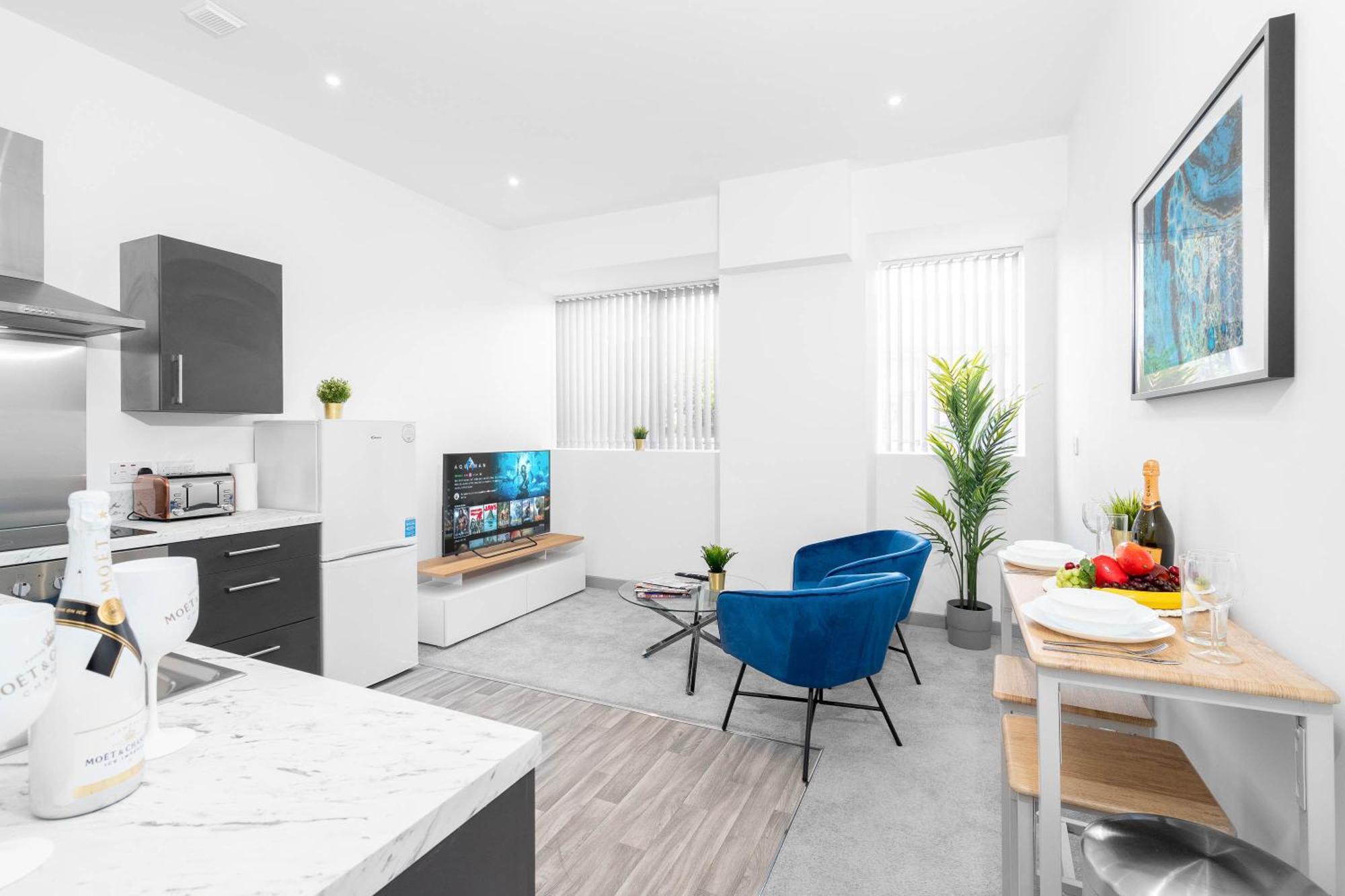 Modern Apartment In Brierley Hill - Secure Parking - Wifi & Netflix - Excellent Value - 11O מראה חיצוני תמונה