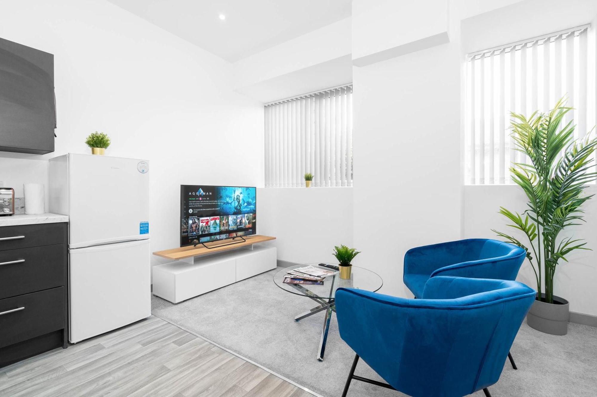 Modern Apartment In Brierley Hill - Secure Parking - Wifi & Netflix - Excellent Value - 11O מראה חיצוני תמונה