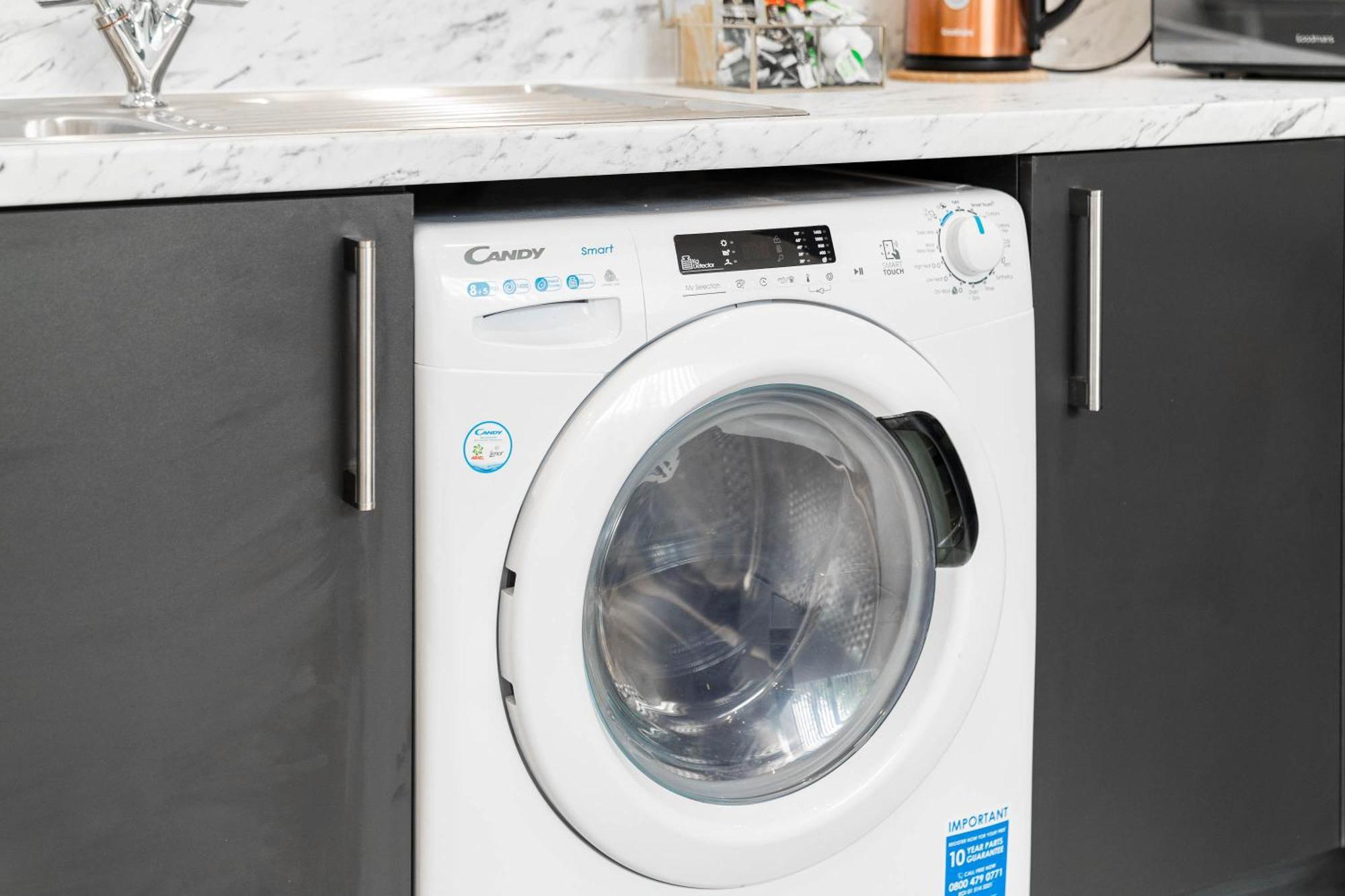 Modern Apartment In Brierley Hill - Secure Parking - Wifi & Netflix - Excellent Value - 11O מראה חיצוני תמונה